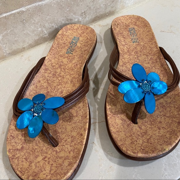 Kenneth Cole Flower Thong Sandals Used 